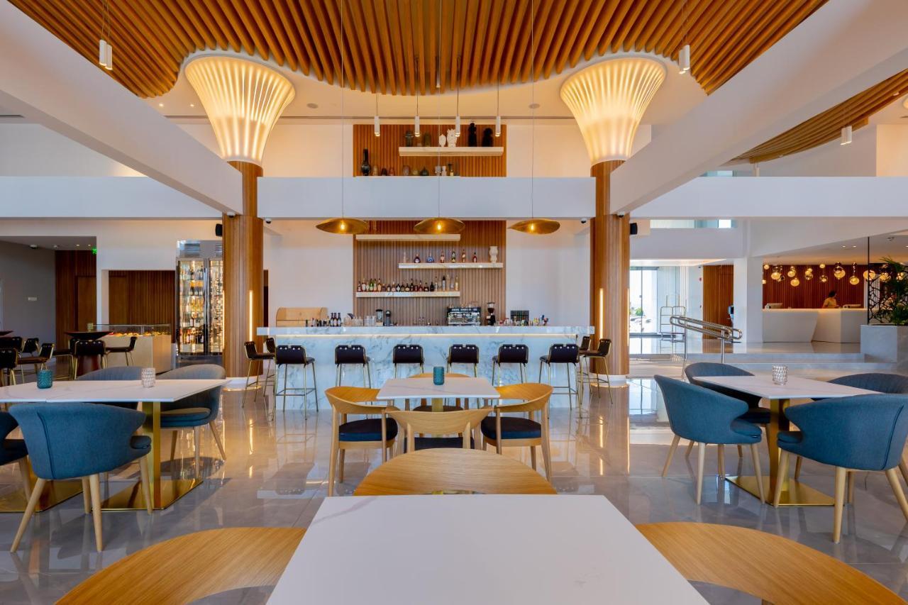 Radisson Beach Resort Larnaca Exterior photo