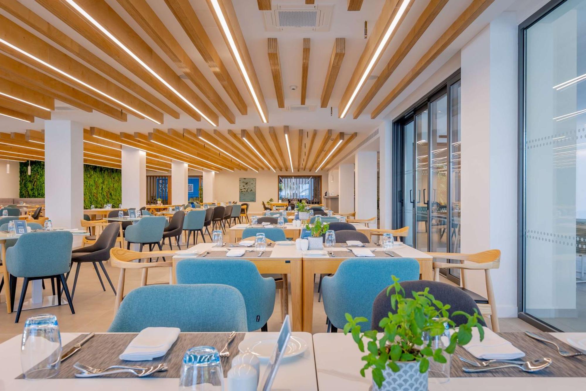 Radisson Beach Resort Larnaca Exterior photo