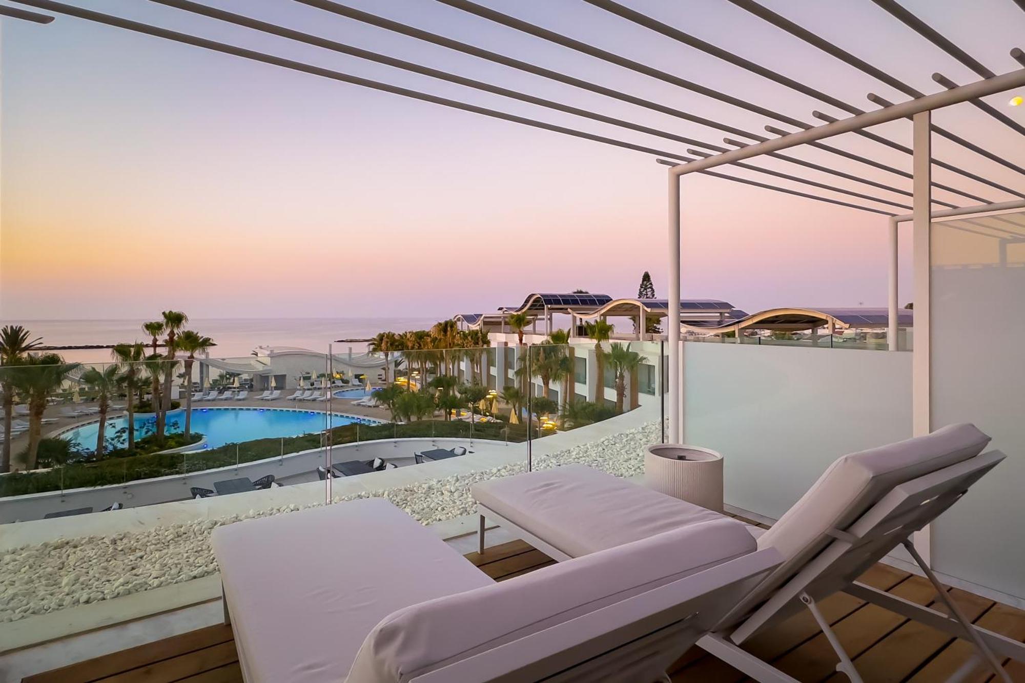 Radisson Beach Resort Larnaca Exterior photo