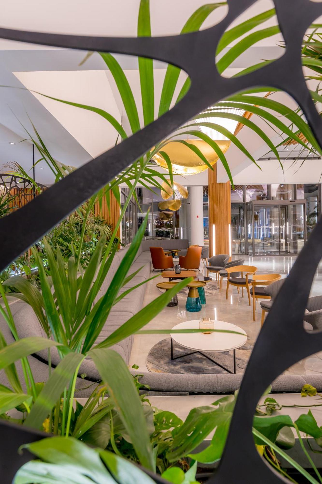Radisson Beach Resort Larnaca Exterior photo