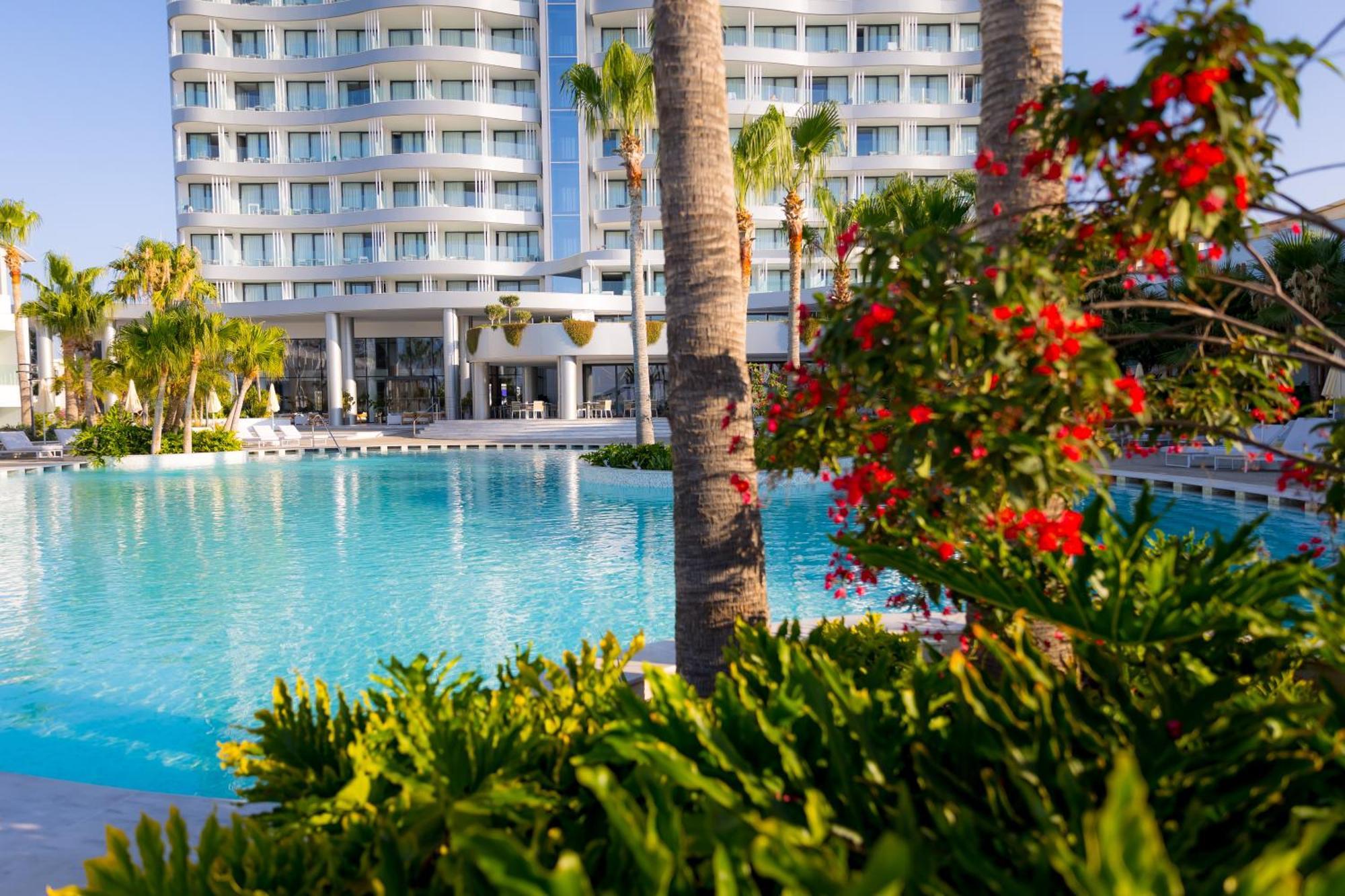 Radisson Beach Resort Larnaca Exterior photo