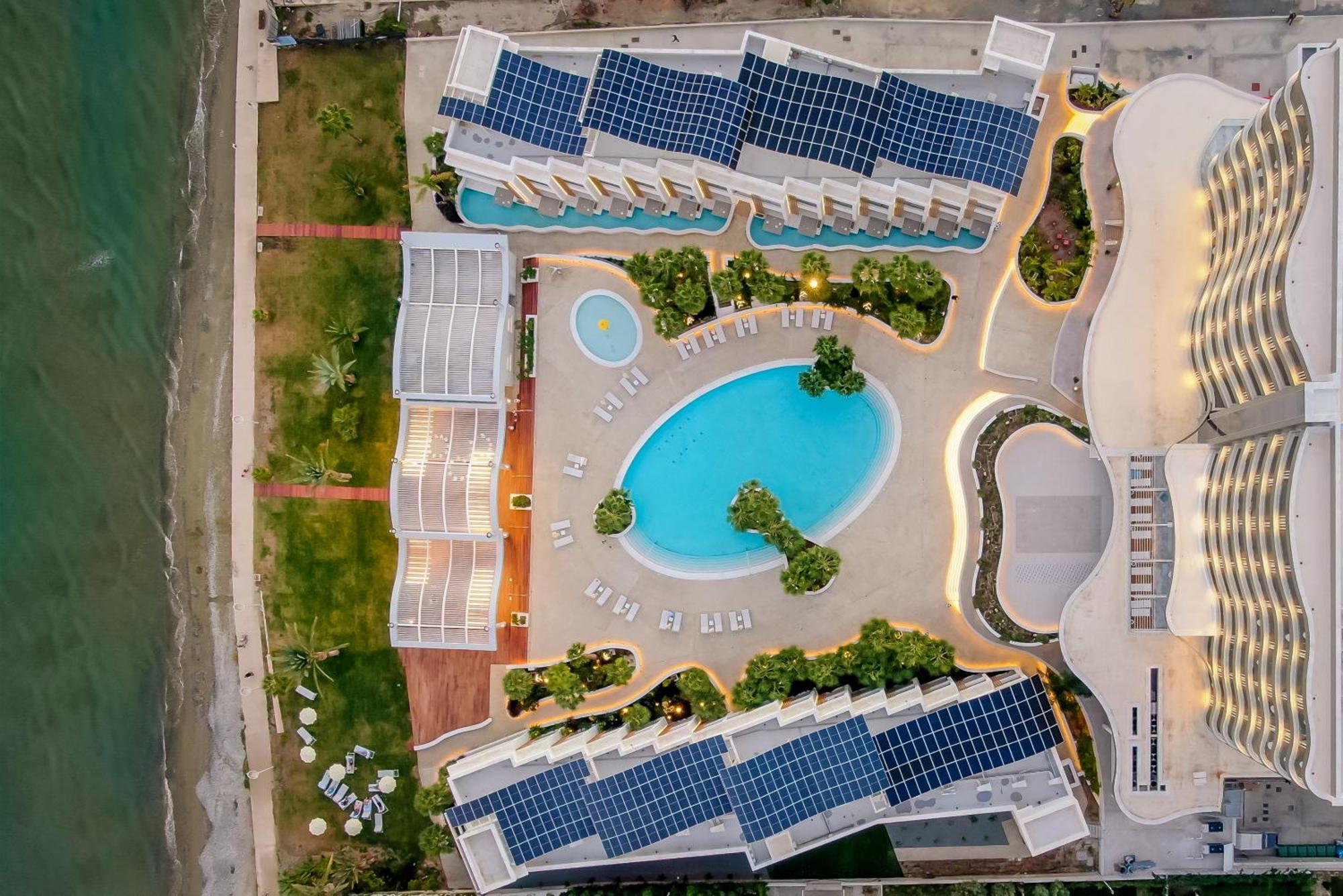 Radisson Beach Resort Larnaca Exterior photo