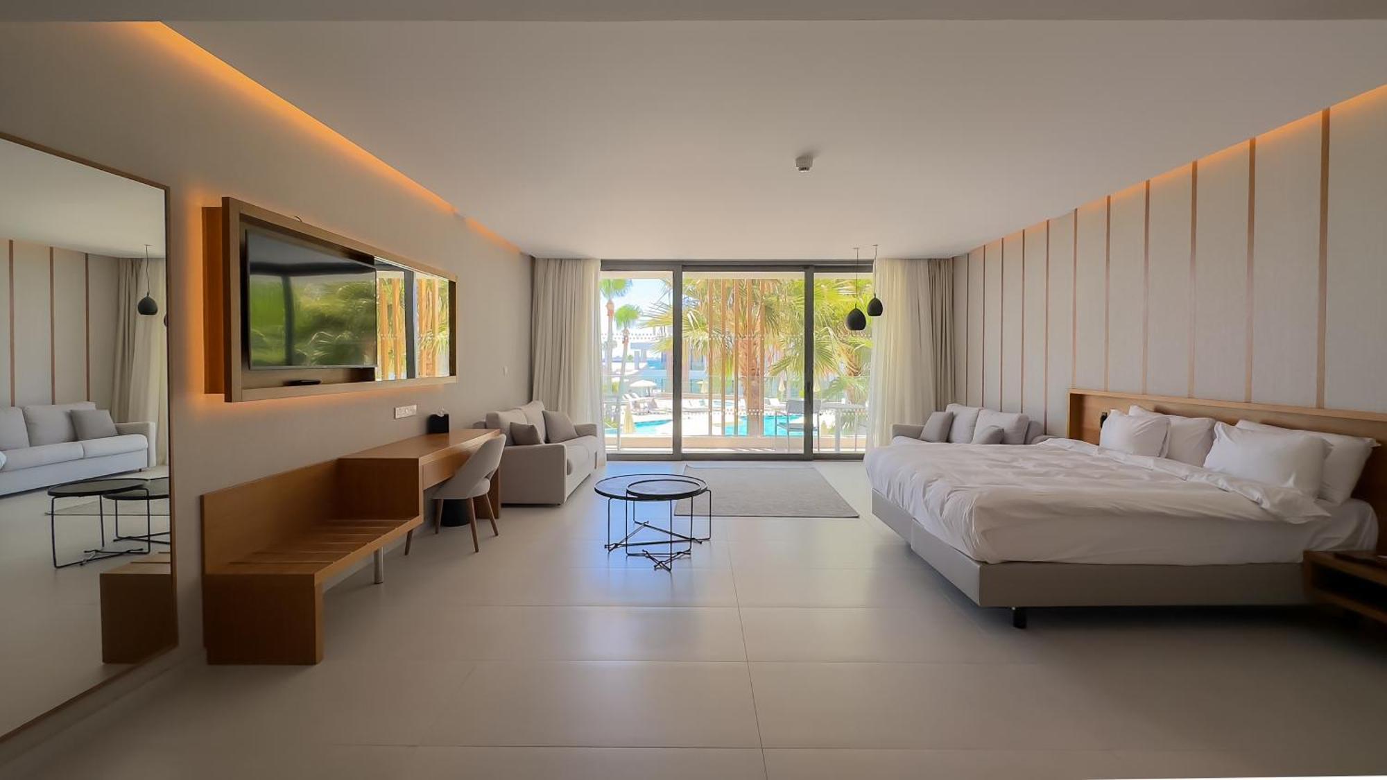 Radisson Beach Resort Larnaca Exterior photo