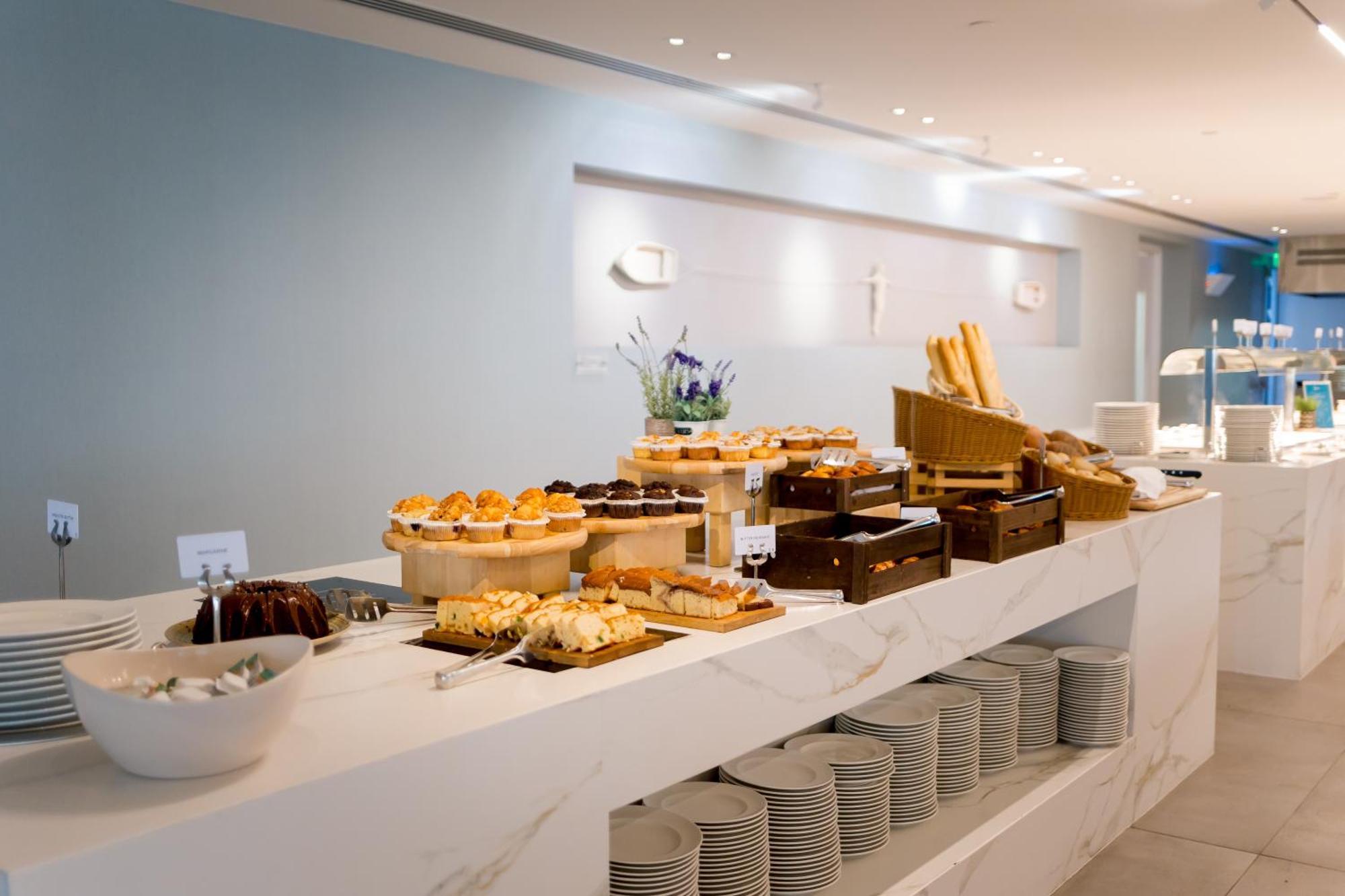 Radisson Beach Resort Larnaca Exterior photo