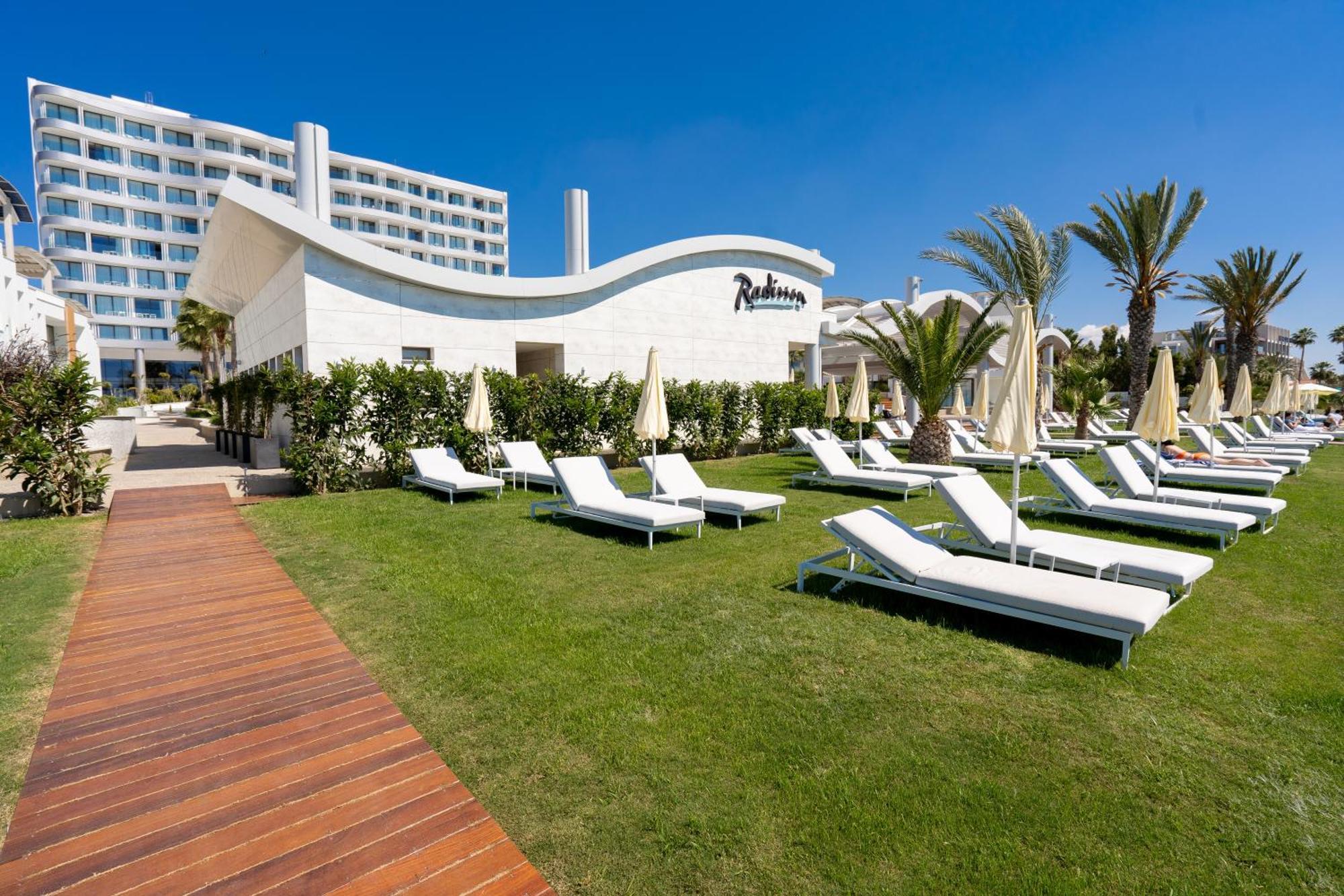 Radisson Beach Resort Larnaca Exterior photo