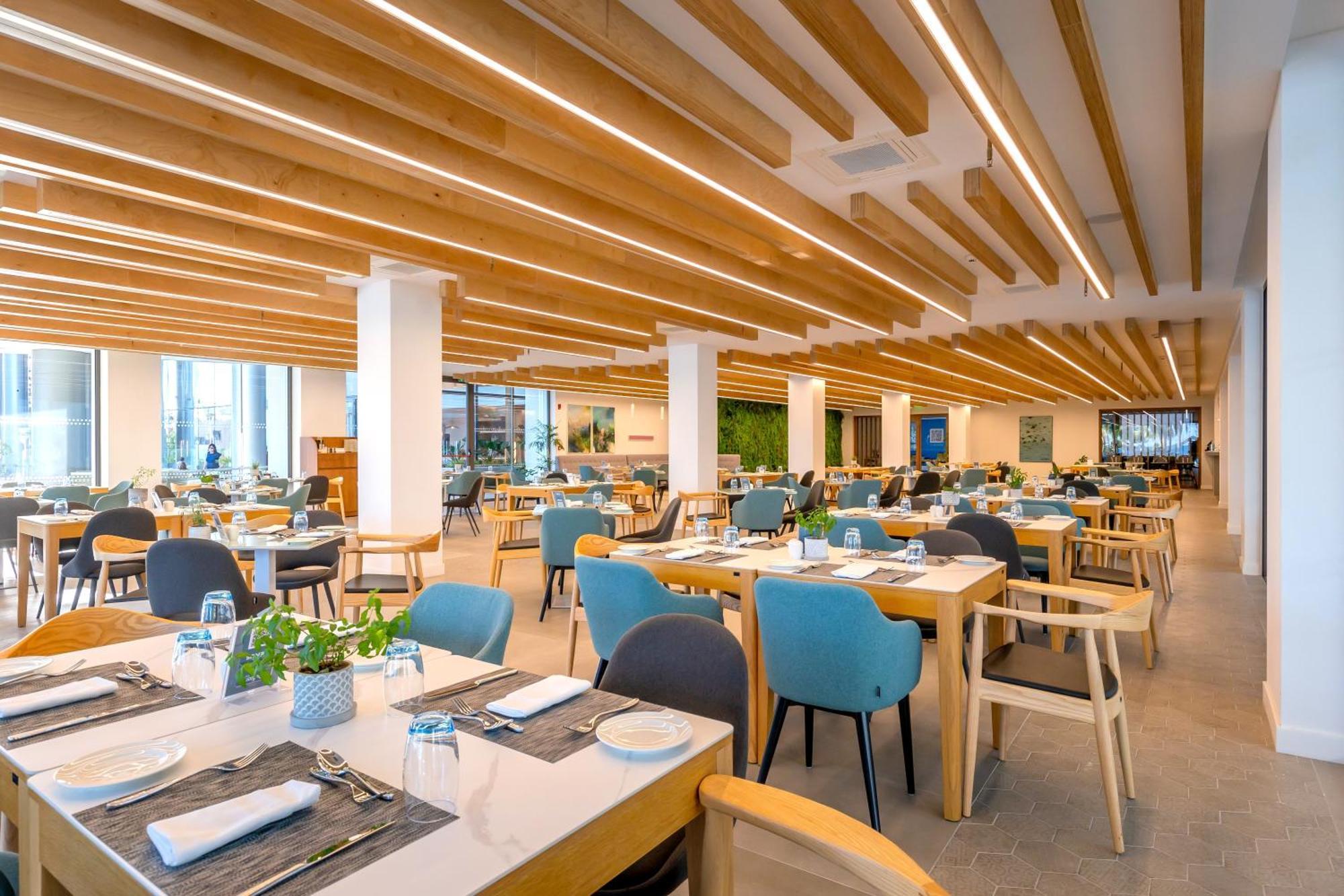 Radisson Beach Resort Larnaca Exterior photo